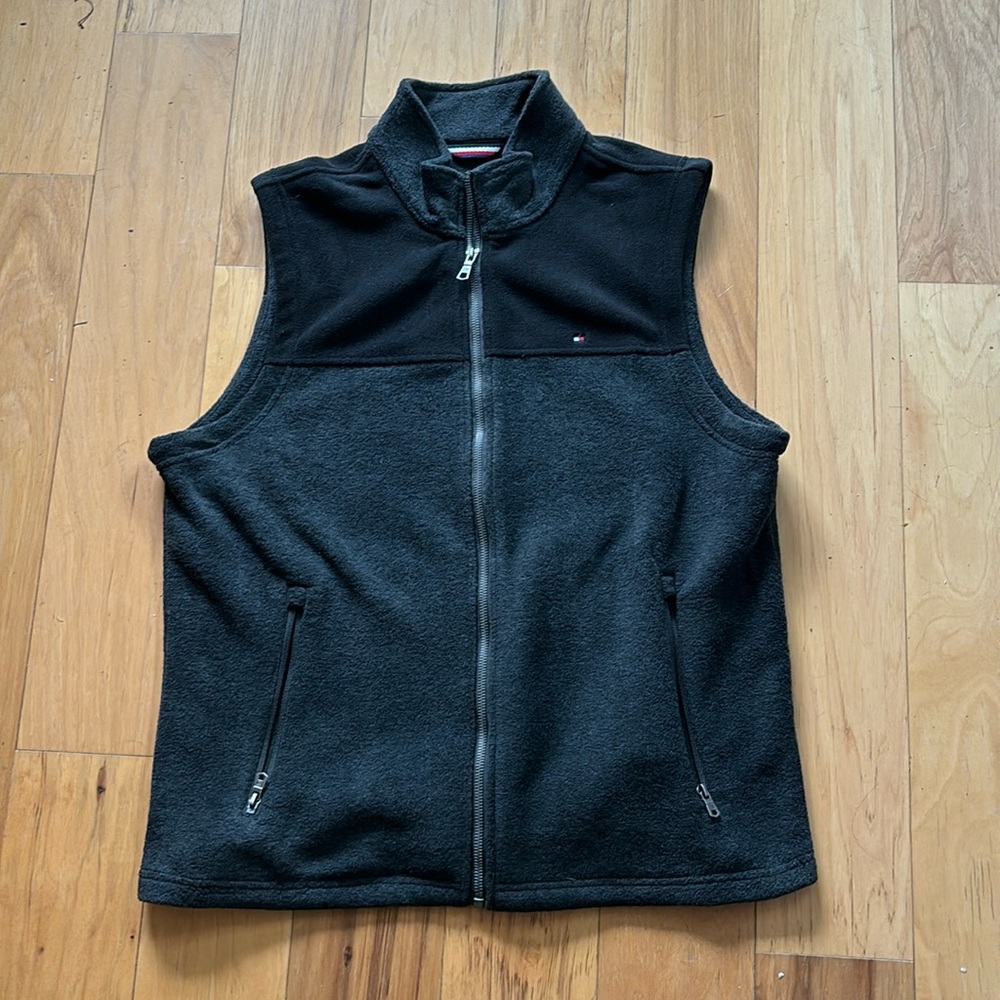 Tommy Hilfiger grey black fleeced vest size large. Nwt